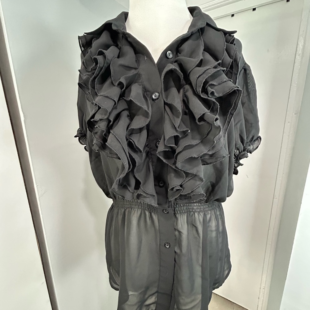 SM New York Gray Ruffled Short Sleeve Blouse